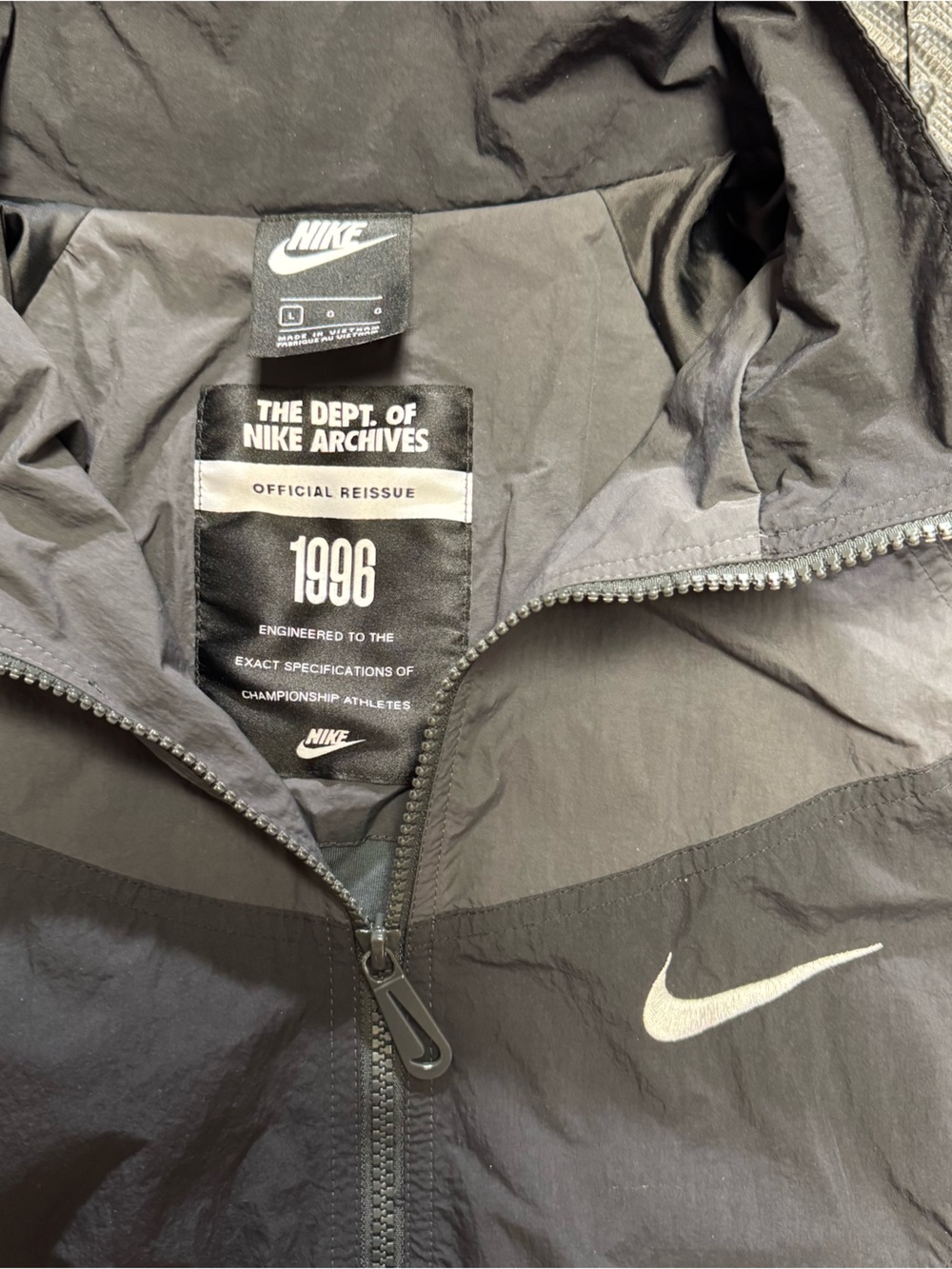 RARE Nike Black and Gray Streetwear Windbreaker - Picture 2 of 3